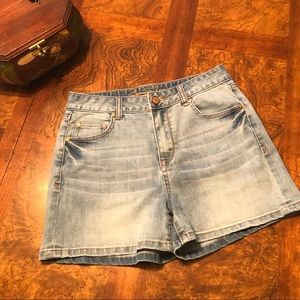 🎈🎈🎈American Rag🎈🎈🎈Jean shorts Size 7🎈🎈🎈
